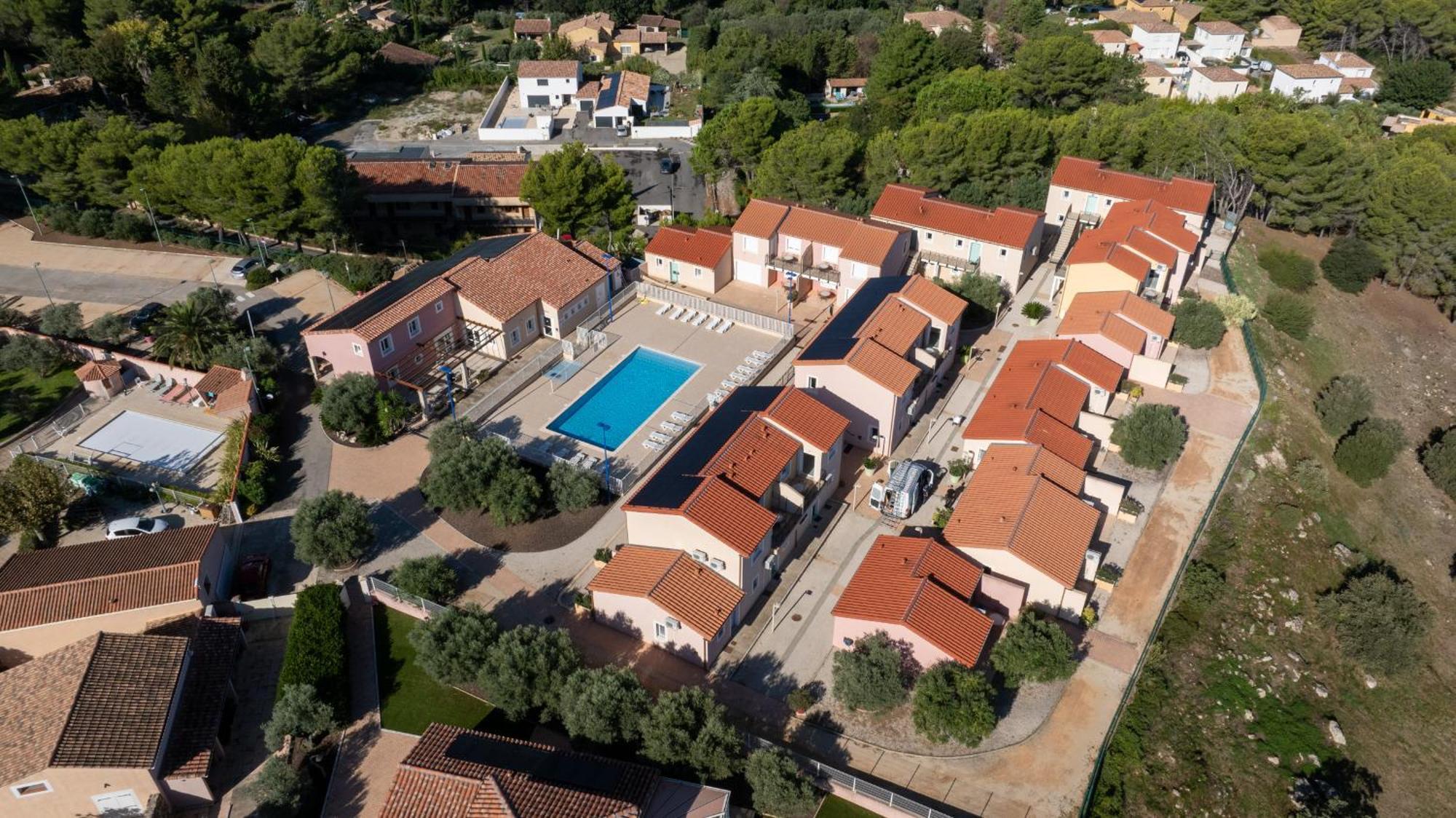Residence de Tourisme la Provence Saint-Mitre-les-Remparts Extérieur photo
